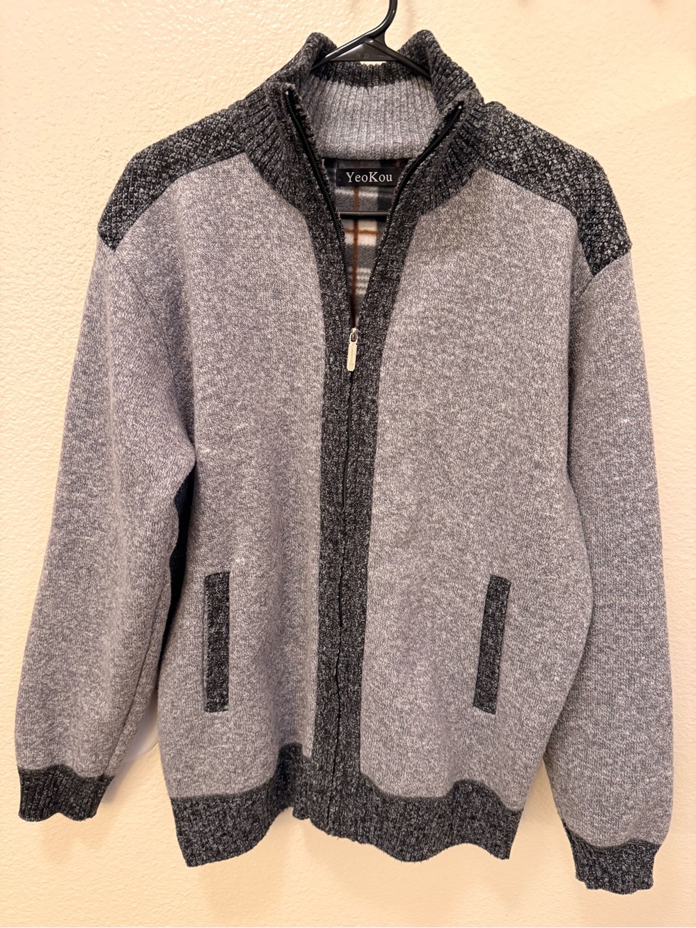 YeoKou womenโs Two-Tone Gray Full-Zip Knit Sweater